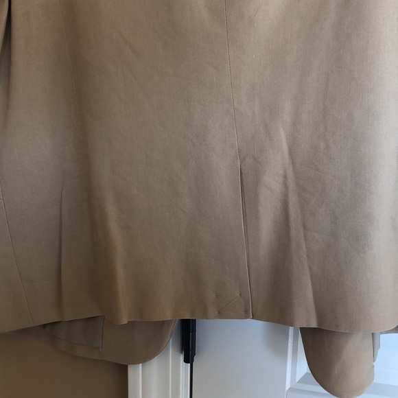 The Limited notched collar linen blazer; lined single button with flap pockets - Picture 4 of 6